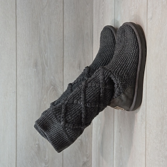 Ugg Australia Women 5879 Cardigan sweater boots shoes sz 7 - Picture 1 of 12